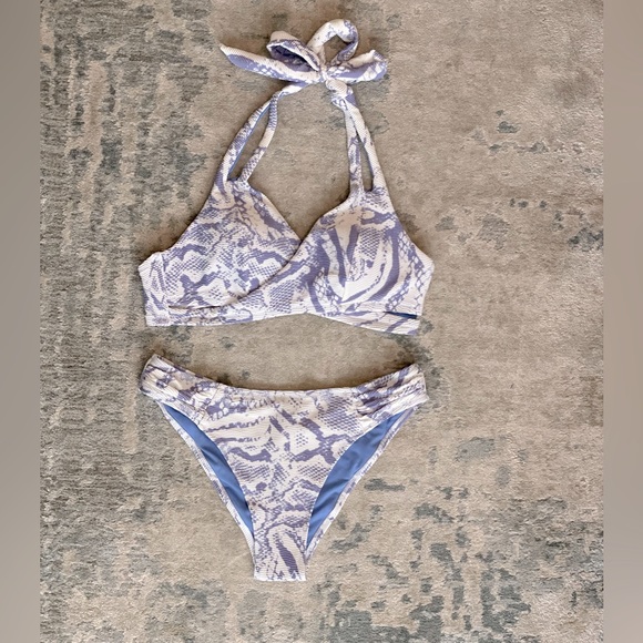 NWT Cupshe Martha Cross Wrap Halter Bikini purple/white snakeskin - size M - Picture 2 of 5
